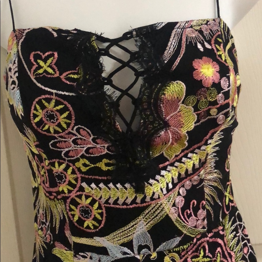 Beautiful guess embroidery jumpsuit - Picture 3 of 5